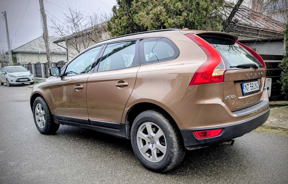 Volvo XC60 2.4 D Tractiune fata An Fabricatie 2010 Culoare Deosebita