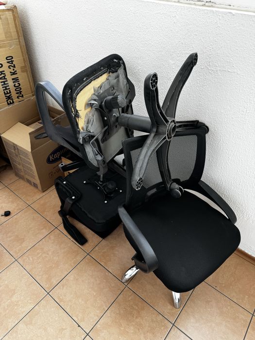 Сломанные кресла