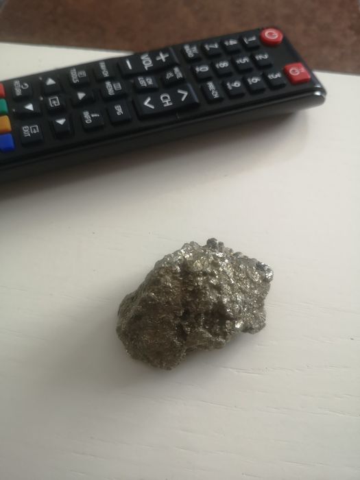 Piatra meteorit aurie