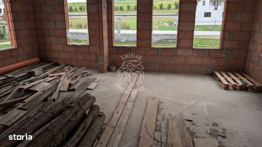 Casa 4 camere 200 mp con-teren 900 mp-terase-garaj-14 km de Bistrita