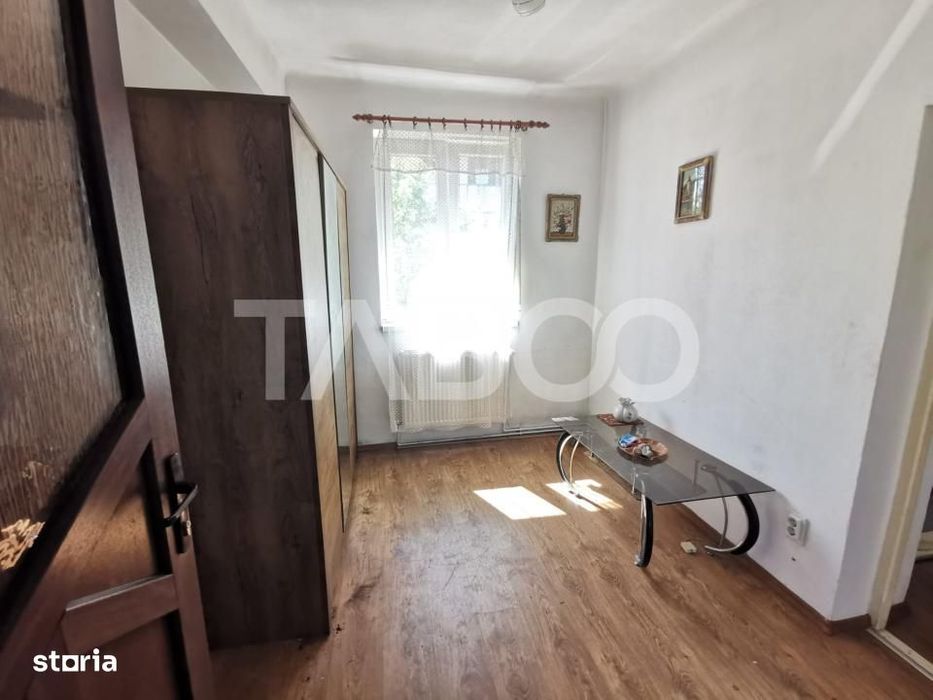 Casa cu 2 camere decomandate 335 mp teren in zona Parcul Tineretului