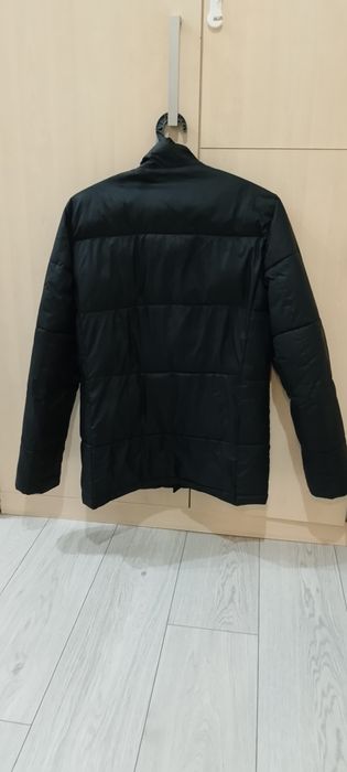 Продам куртки       .