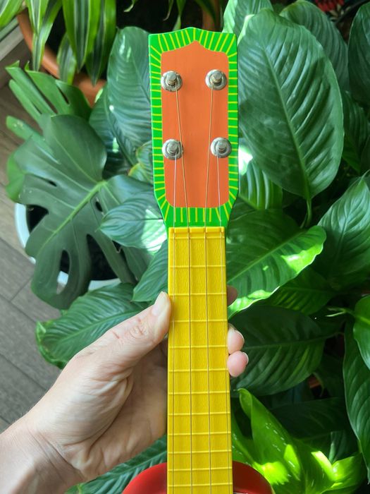 Ukulele. Chitara mica Djeco