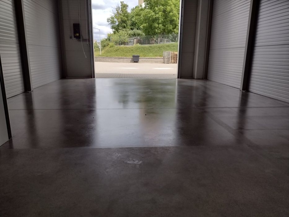 Машинно измиване и импрегниране на шлайфан бетон и каменни настилки