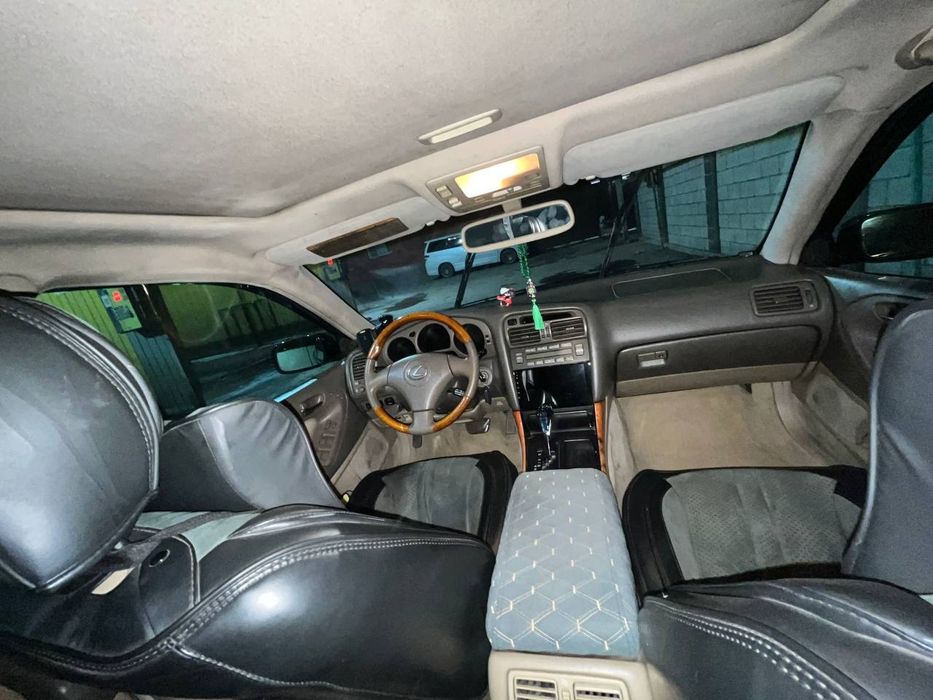 продаю лексус gs300