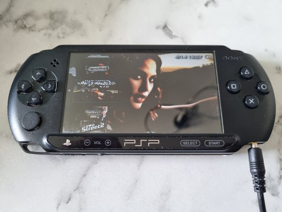 Vând PSP modat cu 51 de jocuri - Preț negociabil