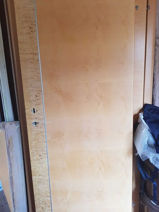 Vând uși de interior din lemn