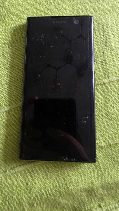 Vand telefon sony xperia este nou