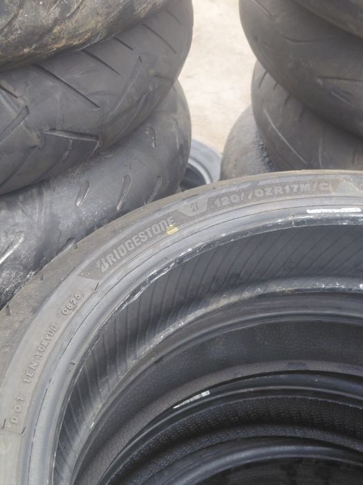 Моторни 70 броя гуми. На ЕДРО