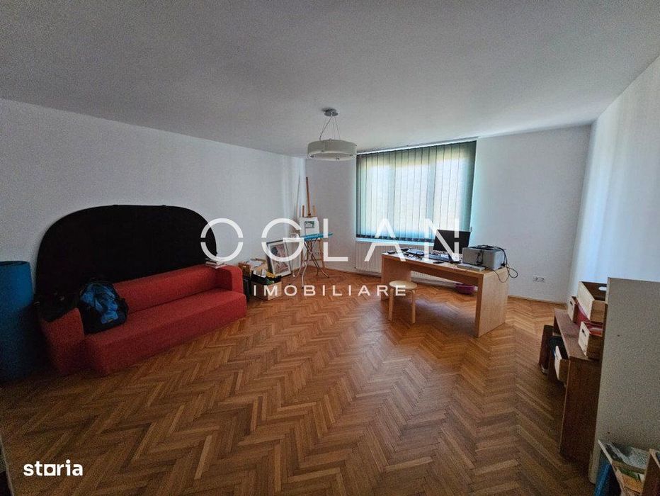 Casa 3 camere, 2 garaje, la 2 pasi de Sub Arini