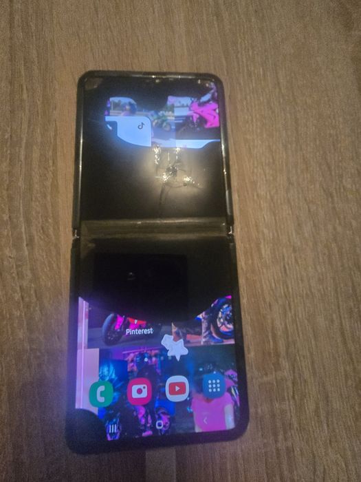 Z flip 5g за части Samsung