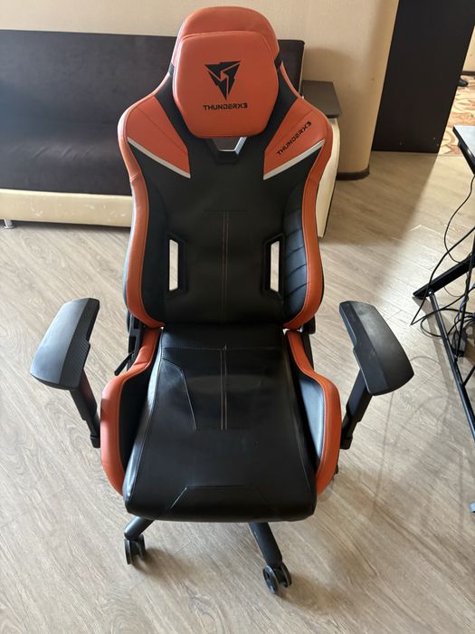 Игровое кресло Thunder X3