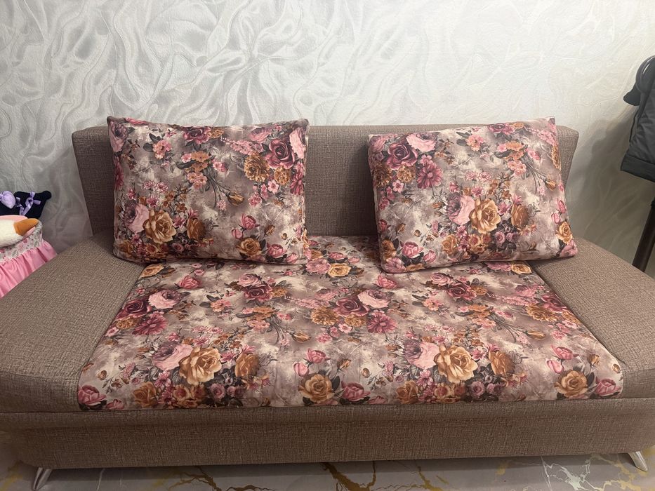 Продам диван в хорошем в состояние