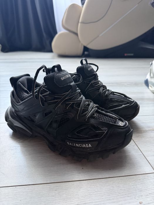 Balenciaga track led