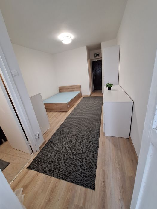 Închiriez garsoniera