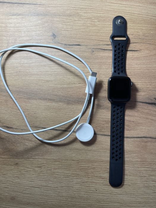 продам apple watch series 4 40mm