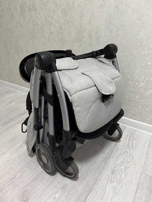Коляска прогулочная бренда Chicco