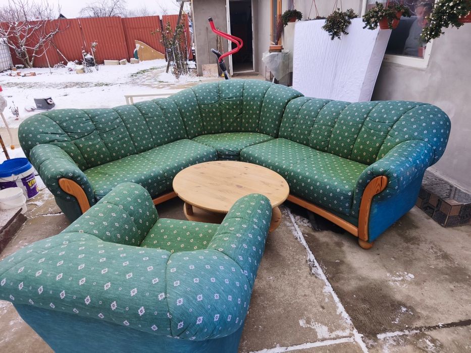 Colțar  + Fotoliu +  Măsuță