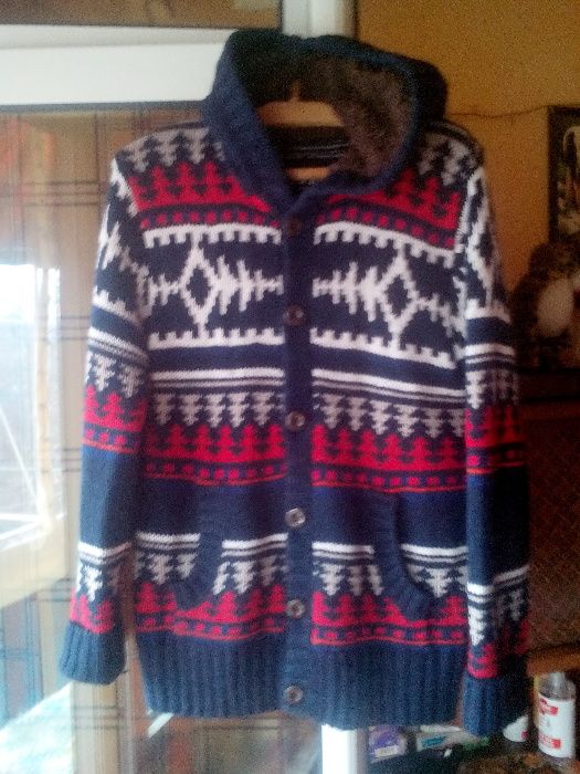 Продажам мъжки спортни суичъри,елеци