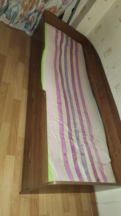 Кровать с матрасом