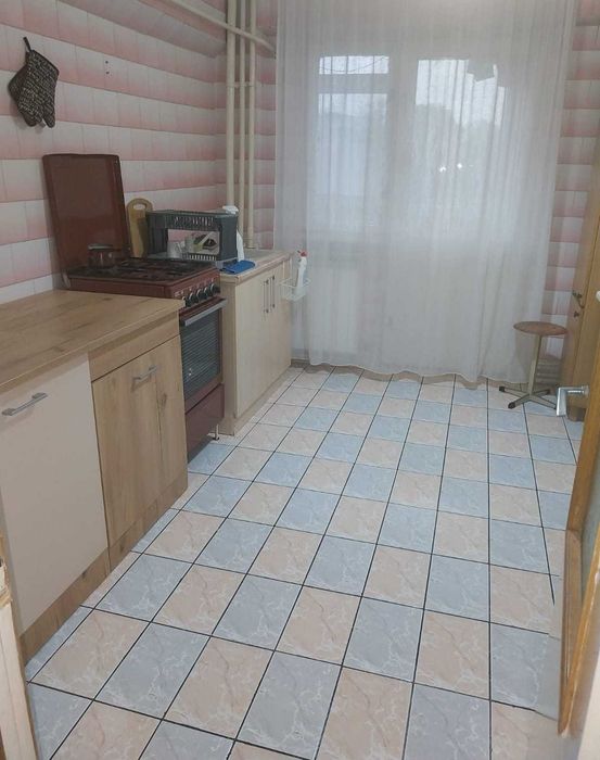 Inchiriez apartament