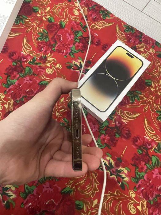 Продам айфон 14 про макс