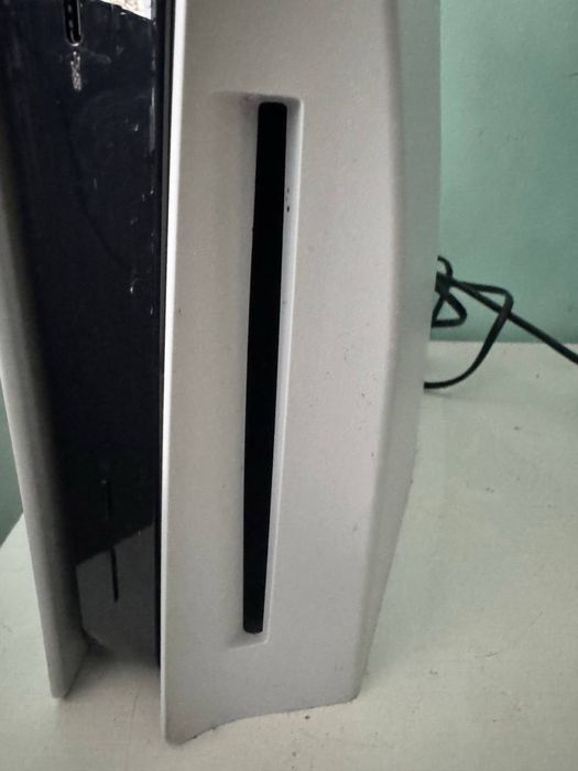 Продам Playstation 5, 2 джойстика, 4 диска