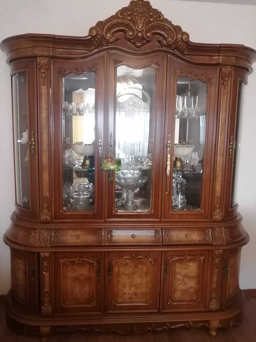 Сервант, шкаф сатылады