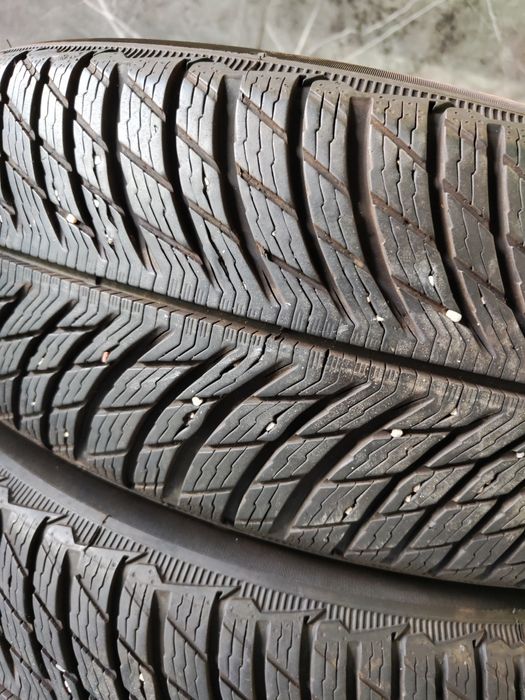 2 бр зимни 215/65/17 Michelin 22г