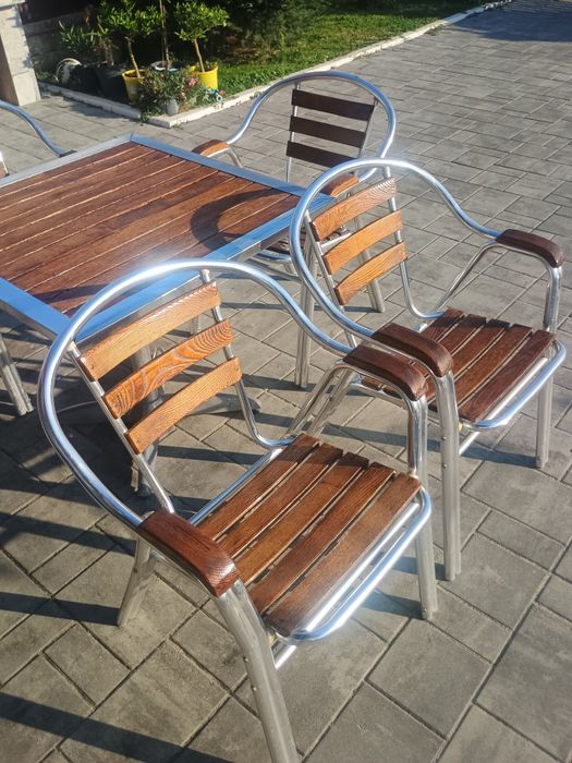 Masă cu scaune bergenbier