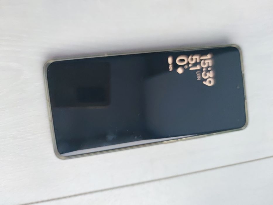 Xiaomi 13 – 12 GB RAM / 256 GB – flagship, stare foarte bună