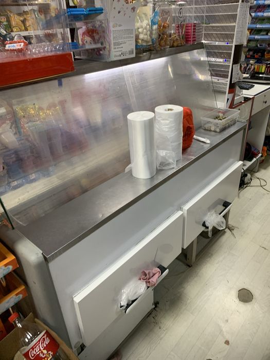 Продается витринный холодильник