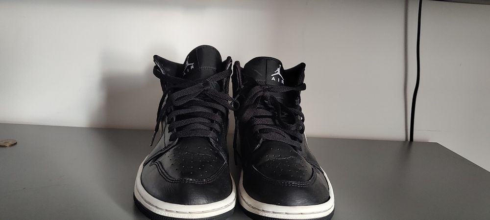 Vând Jordan 1 mid black