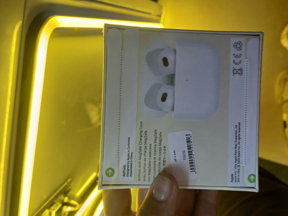 Продам  AirPods Apple