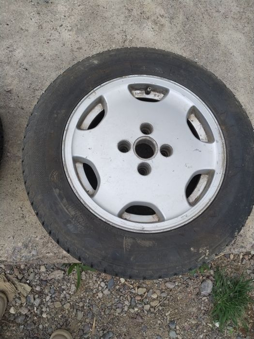 Продам зимний комплект шин