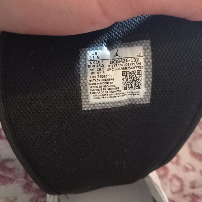 JORDAN 1MID black/white
