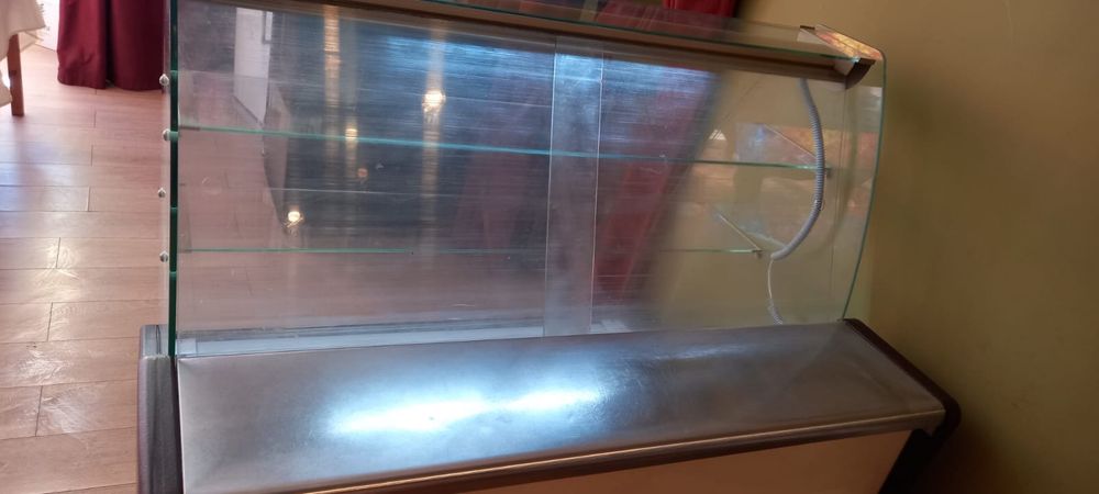 Витринный холодильник