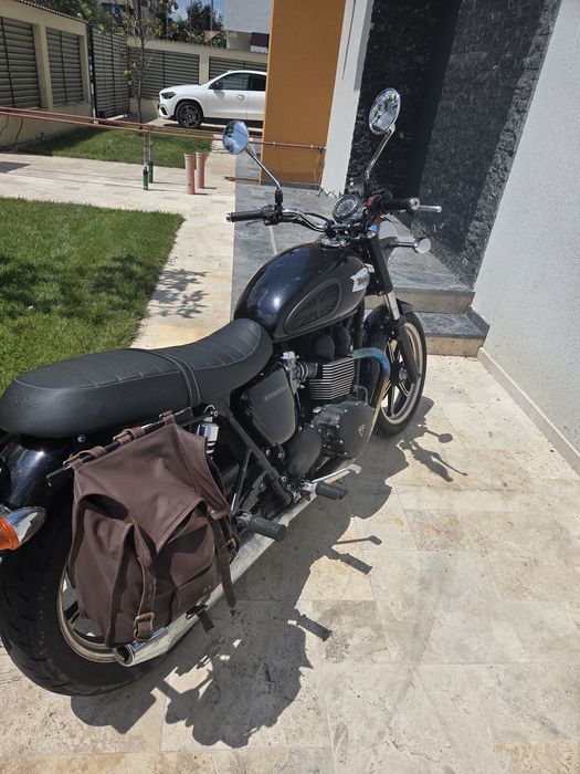 Triumph Bonneville T100