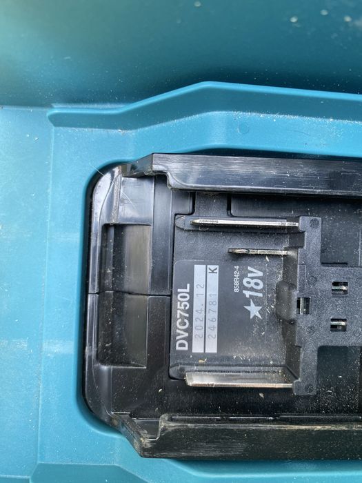 Makita Aspirator DVC 750L Brushless Ca nou! 6 Ah