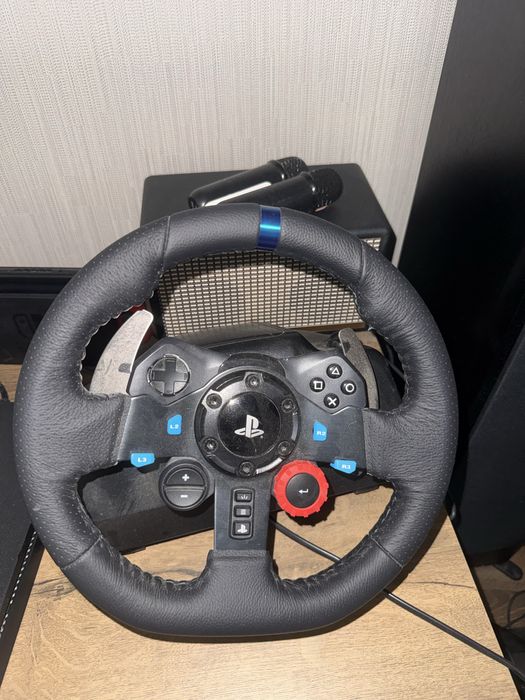 ЧИСТО НОВ Геймърски волан Logitech G29 Driving Force за PS5 / PS4 / PC