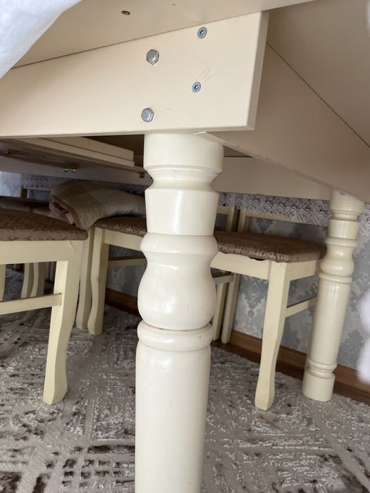 Стол со стульями