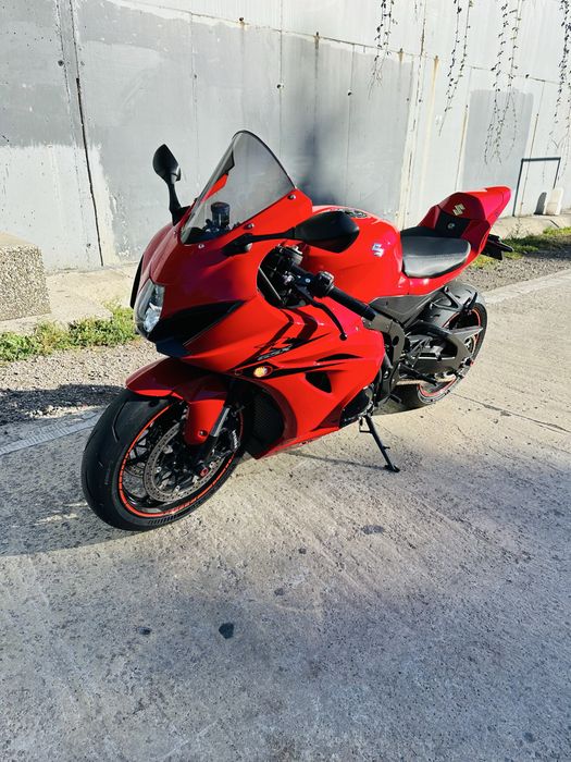 Se vinde Suzuki GSX-R 1000 , pentru pretențioși.