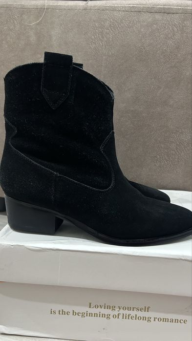 Продам замшевые казачки