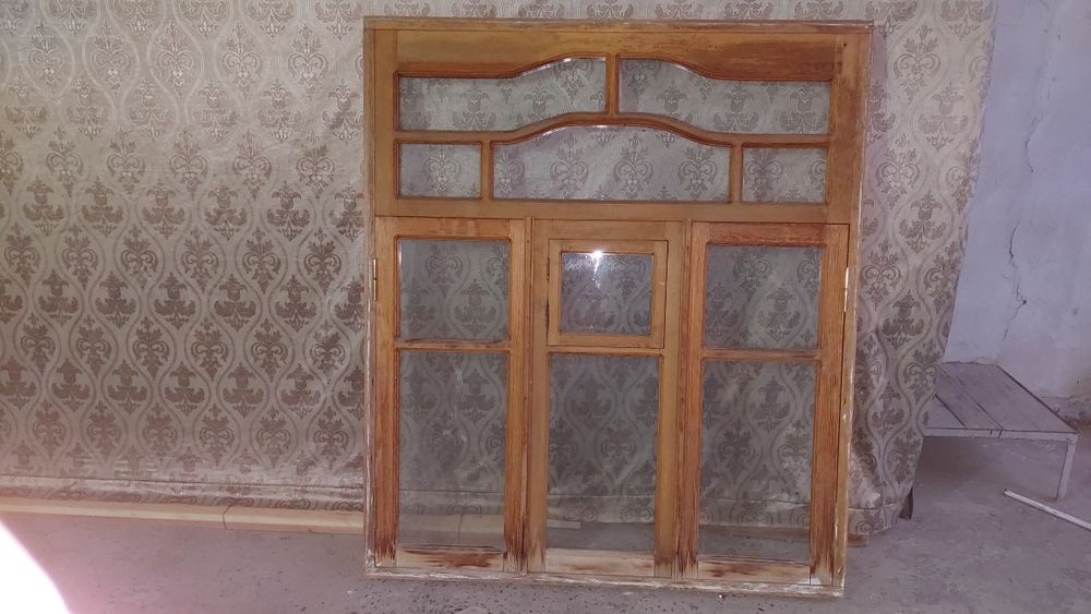 Ром ойнаси блан размер  1. 74 га  1. 51  холати яхши