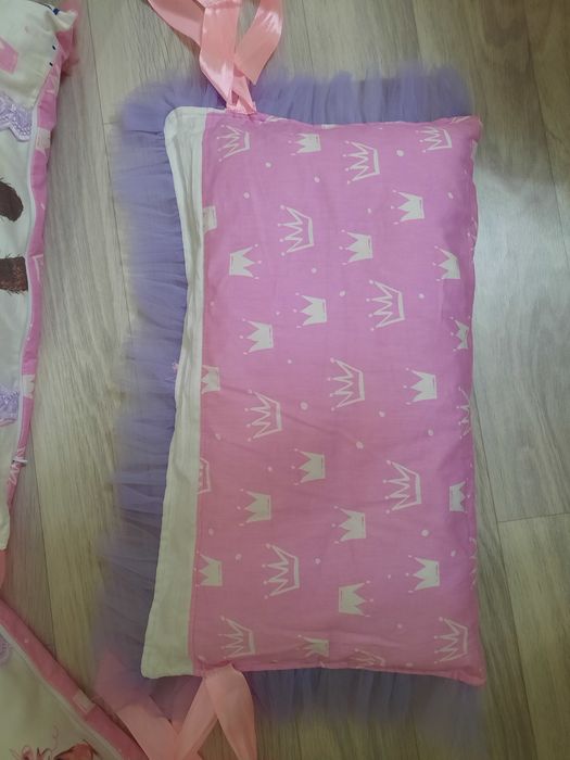 Бортики в манеж для девочки