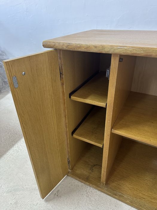 Дървен старинен TV шкаф