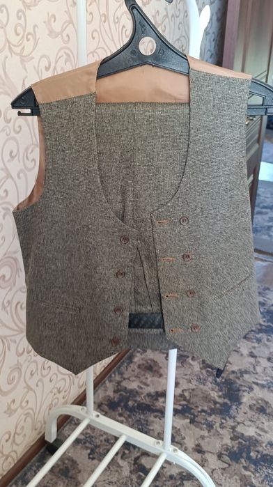 Продам классический костюм на мальчика