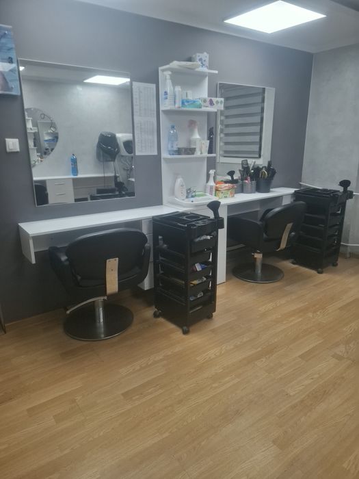 Salon Zona Nufarul central cauta personal in regim pfa ,cosmetica ,coafura,frizerie ,manichiurs