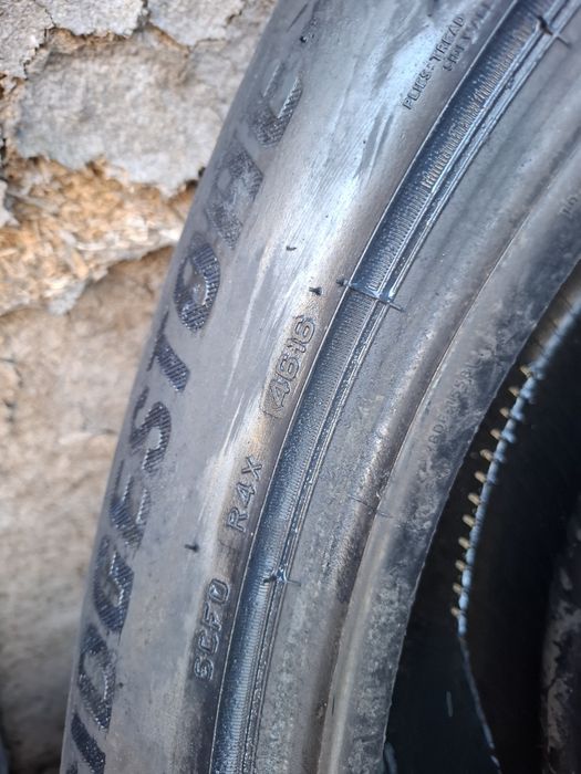 Vand 2 sau 4  anvelope 235 55 19 brigestone de iarna