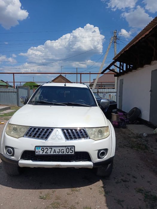 СРОЧНО ПРОДАМ! Mitsubishi Pajero Sport 2013 года